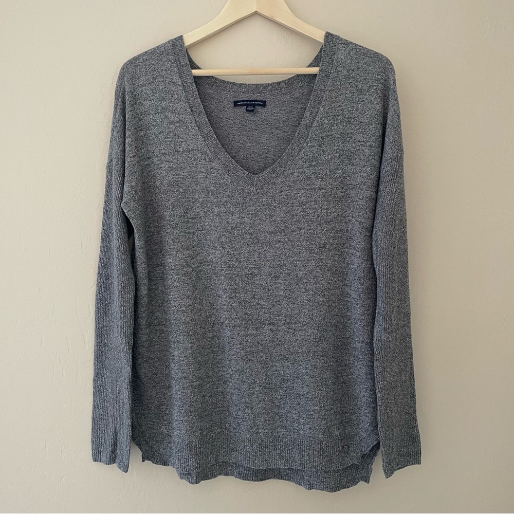 American Eagle Grey V Neck Sweater Knit Size M AE AEO